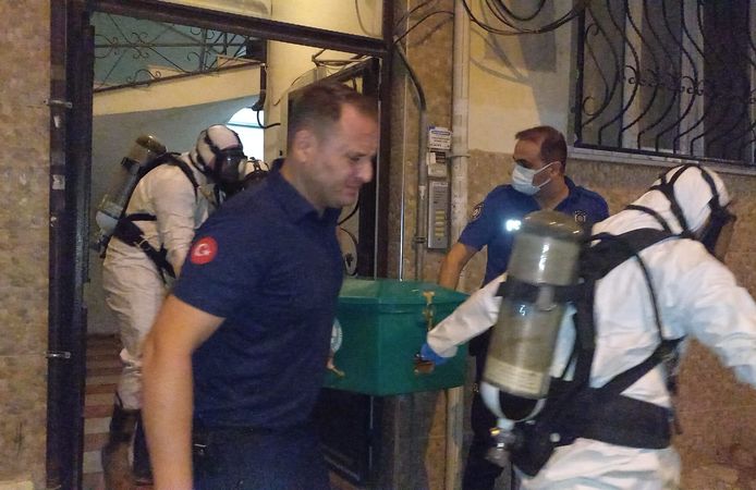 Manisa'da kötü kokular gelen evden bir kişinin cansız bedeni çıktı