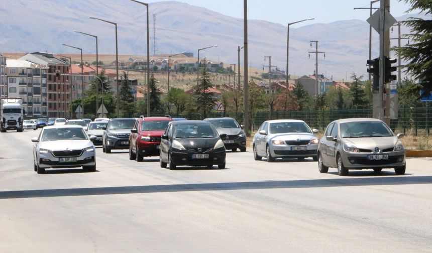 Tatilcilerin dönüş yolunda trafik yoğunluğu başladı