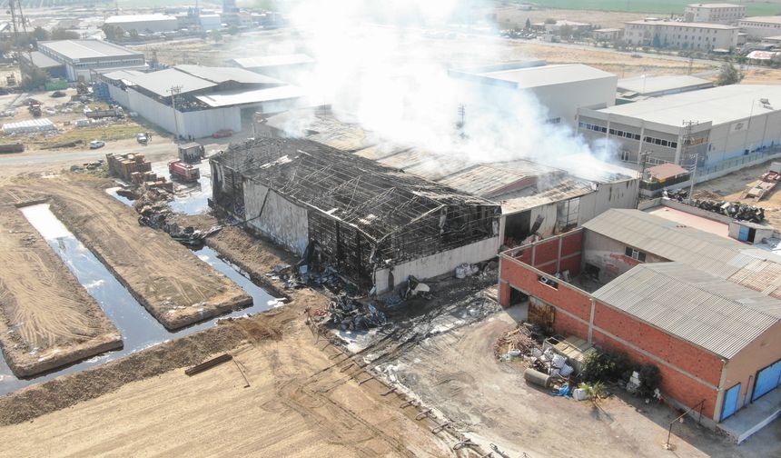 Manisa’da küle dönen depo havadan görüntülendi