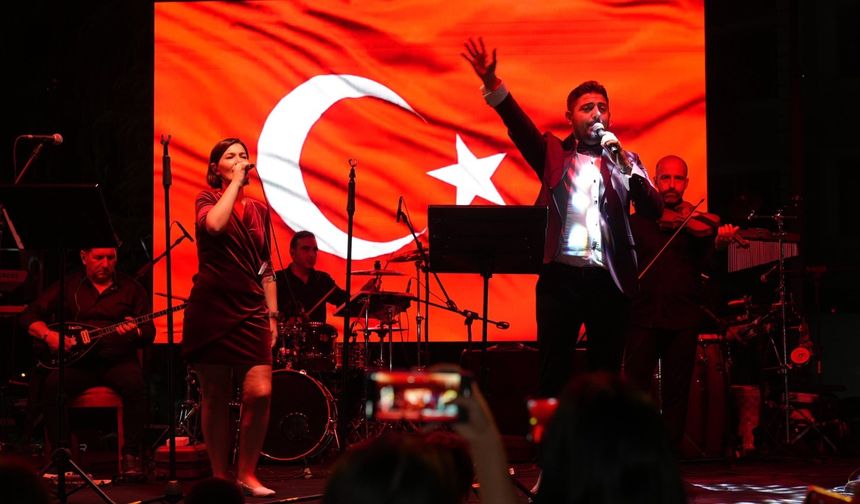 Yunusemre Kent Orkestrası Muradiyelilere unutulmaz bir gece yaşattı