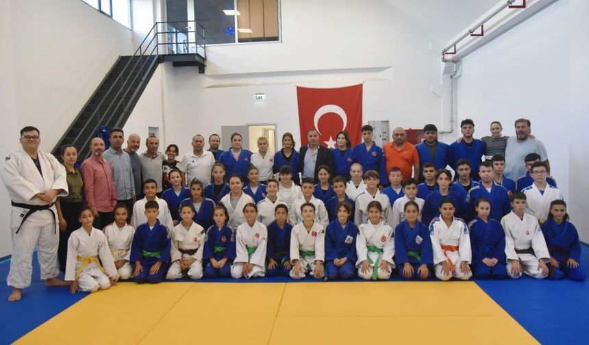 Judo Federasyonu Başkanı Huysuz'dan Yunusemre Belediyespor'a ziyaret