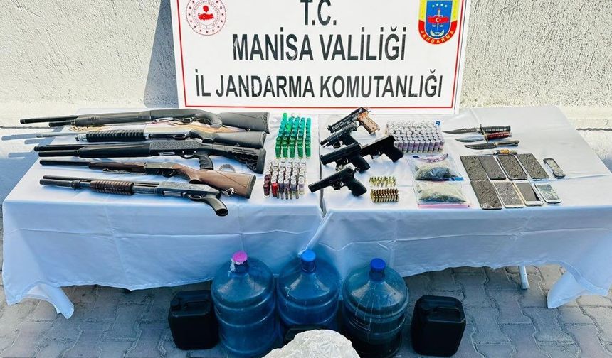 Manisa jandarmasından 9 adrese eş zamanlı operasyon