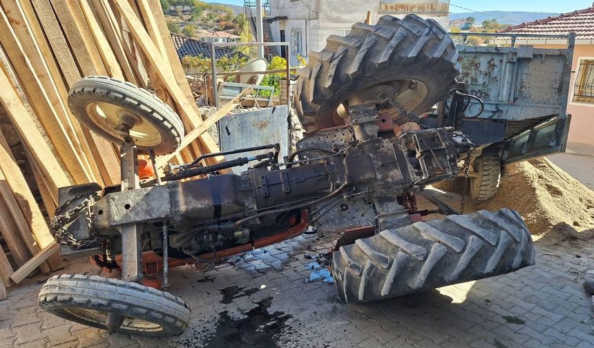 Manisa'da 1 kişi ters dönen traktörün altında kaldı