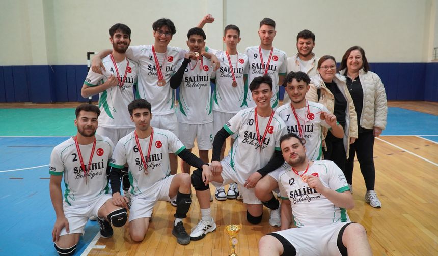 Manisa'da voleybol ve futsal heyecanı sona erdi