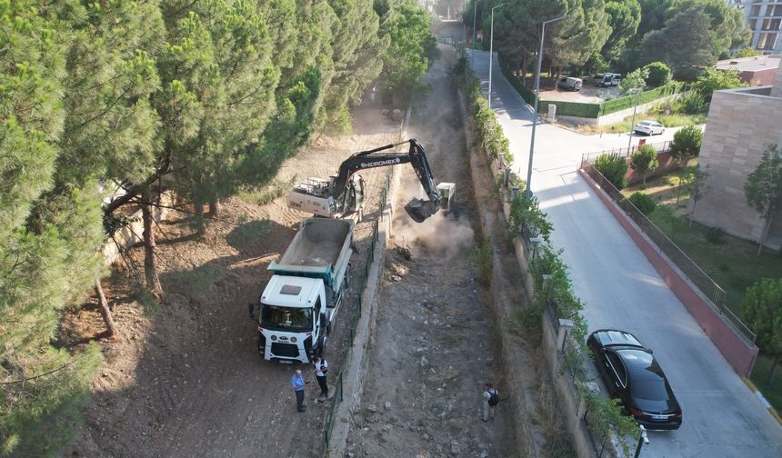 Manisa'da taşkın riskine karşı dere yatakları temizleniyor