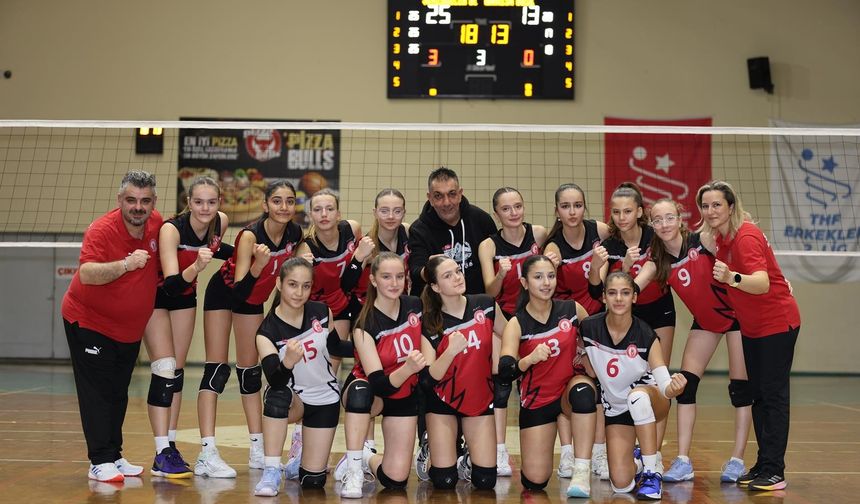 Şehzadeler Belediyesi Küçük Kızlar Voleybol Takımı final grubunda