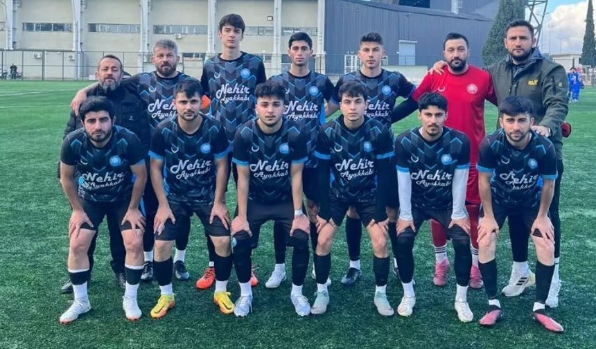 Manisa İmam Hatipliler Gençlikspor liderliğini sürdürüyor