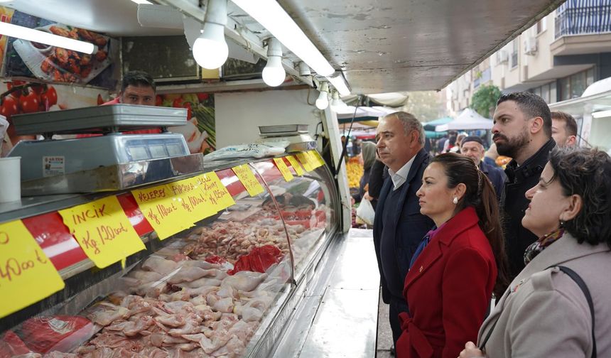 Başkan Özalper'den pazar yerinde erken seçim çağrısı