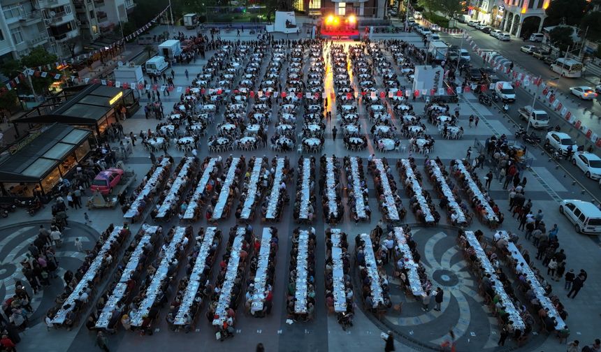 Büyükşehir'den Manisa’da 100 bin kişilik iftar sofrası