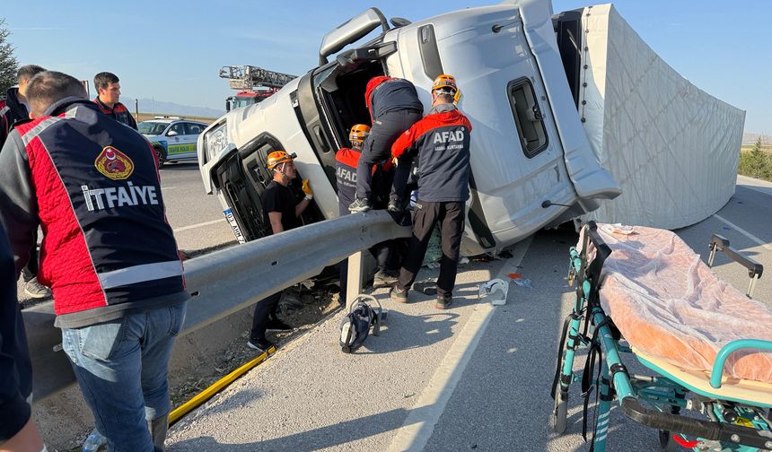 Vestel'in beyaz eşya yüklü tırı devrildi