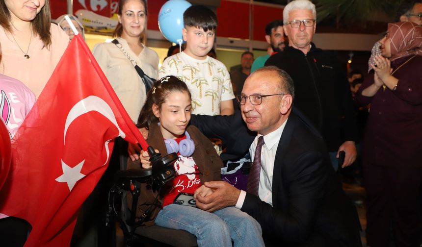 Turgutlu’da 23 Nisan "Çocuk Şenliği ve Ulusal Egemenlik Korteji" ile kutlandı
