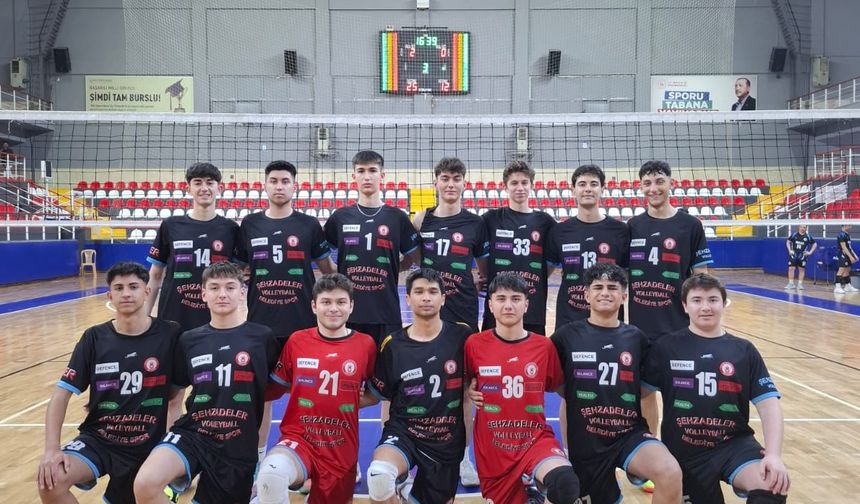 Şehzadeler'in voleybolcuları yarı finale yükseldi