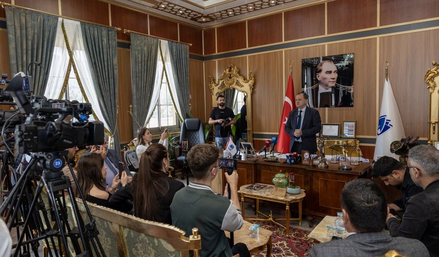 Başkan Balaban'dan işçilere 1 Mayıs ikramiyesi