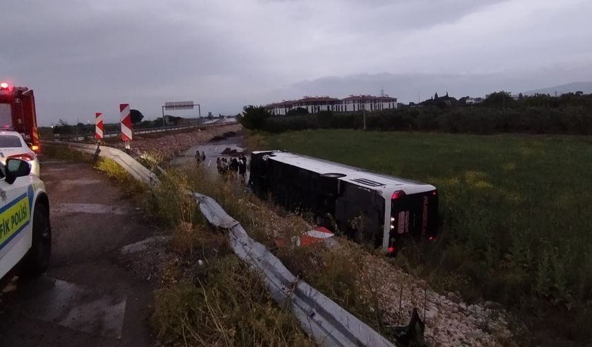 Manisa'da yolcu otobüsü şarampole yuvarlandı