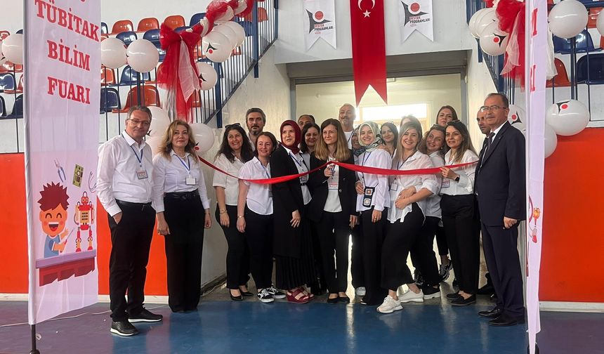 Manisa'da TÜBİTAK 4006-A Bilim Fuarı açıldı