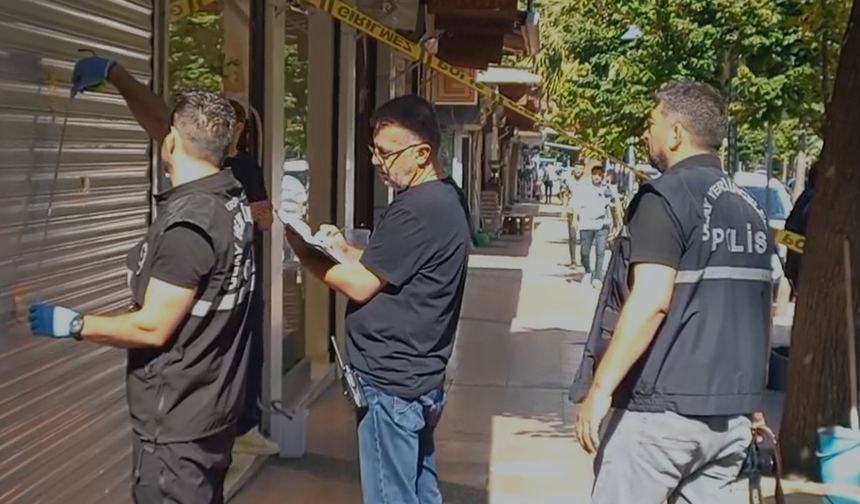 Manisa'daki kuyumcu dükkanına silahlı saldırı!