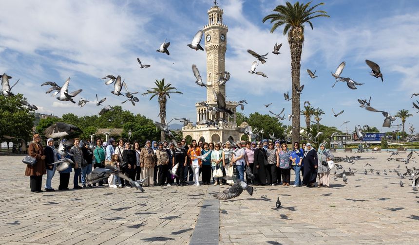 Yunusemreli kadınlar İzmir'i gezdi