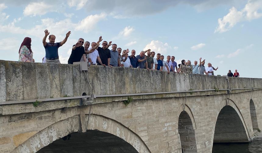 Aynı yerde görev yapan askerler 35 yıl sora bir araya geldi
