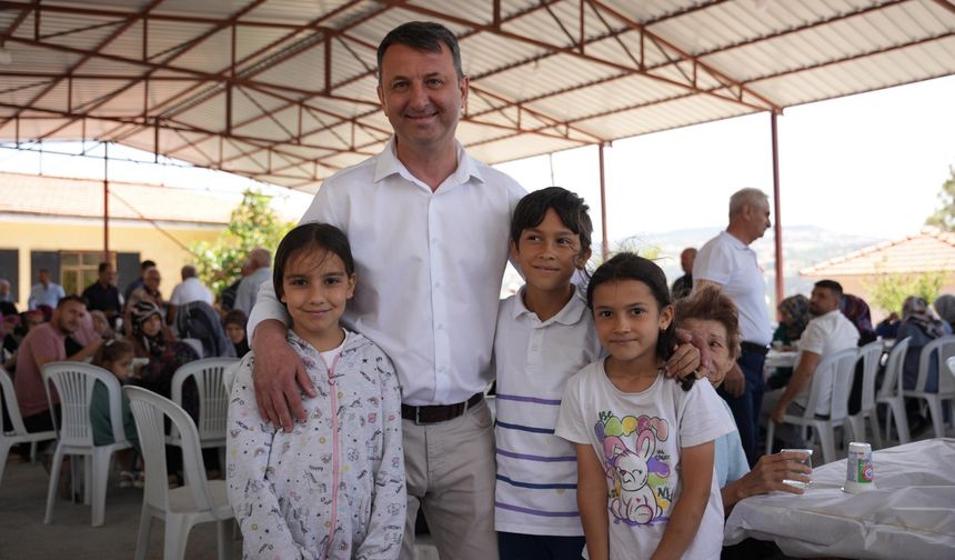 Başkan Kayserili Akhisarlılarla bir arada