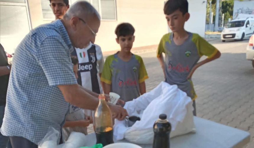 Sarıgöl'de pekmezli 'Karbastı' ikramı serinlik getirdi