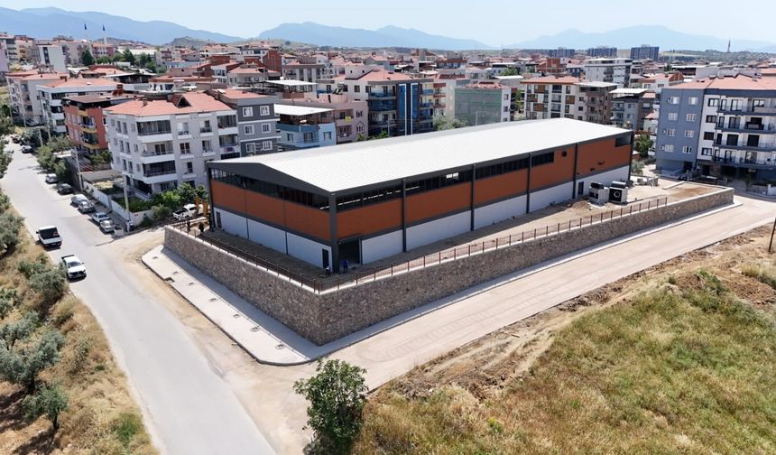 Turgutlu Belediyesi Mimar Ferdi Zeyrek Spor Kompleksi'nde sona yaklaşıldı