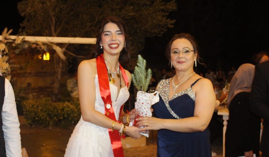 Manisa'da çevreci düğün: Herkese fidan hediye edildi