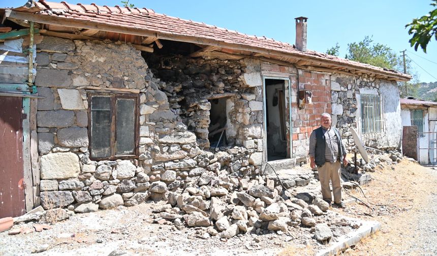Manisa'da deprem mağdurlarına Büyükşehir'den yardım