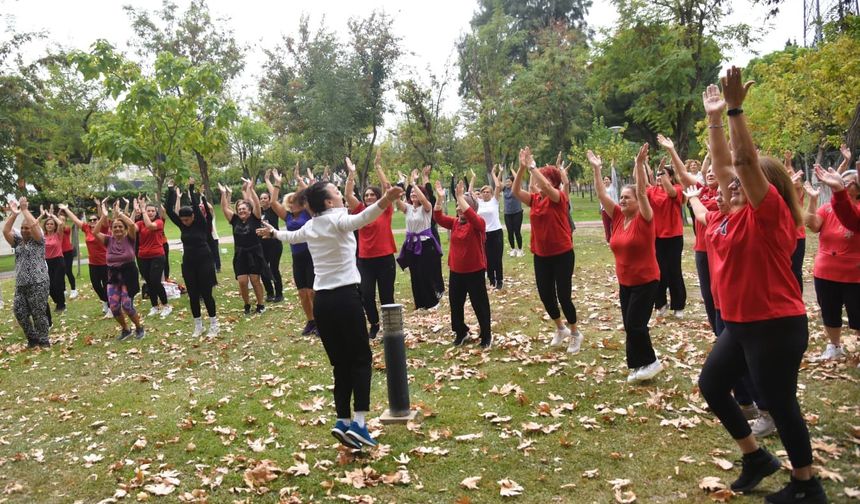 Yunusemreli kadınlar açık havada spor yaptı