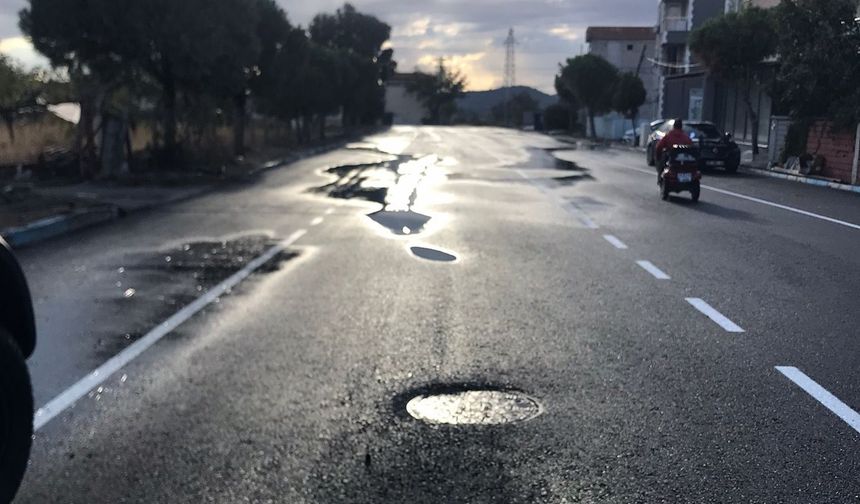 11 gün önce yapılan yol çöktü