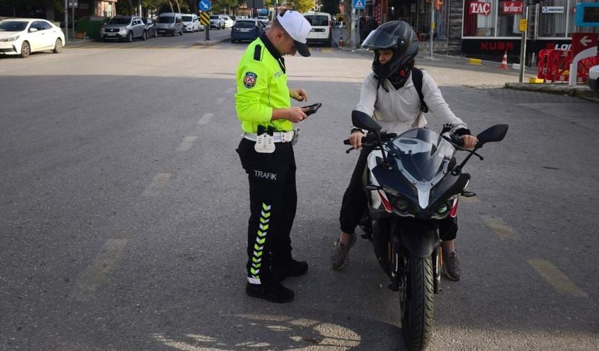 Manisa'da 576 sürücüye 1 milyon 548 bin para cezası!