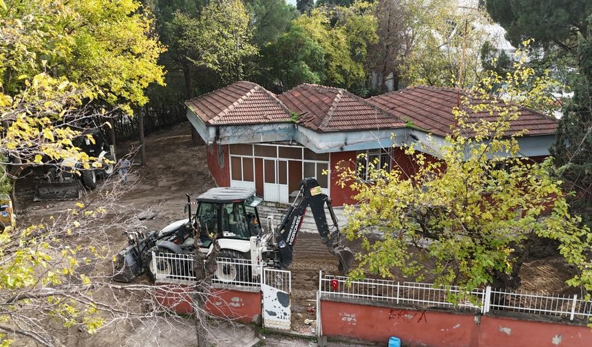 Yunusemre Emekli Kafe'de çalışmalar başladı