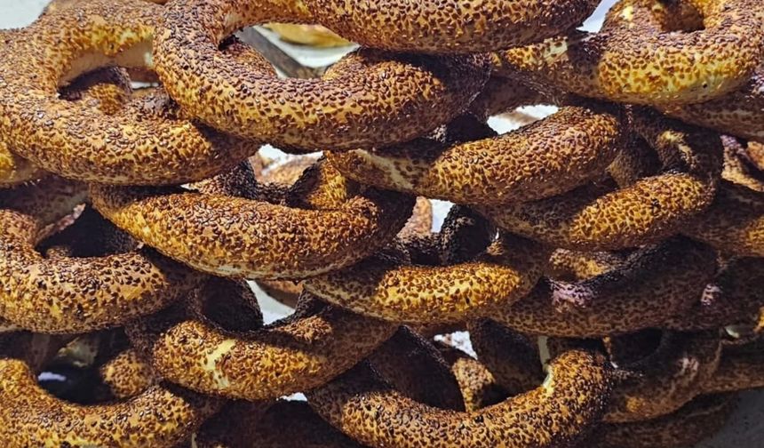 Manisa'da merhum başkanlar için simit hayrı