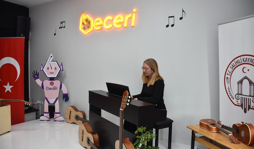 Salihli'de müzik sınıfı açıldı
