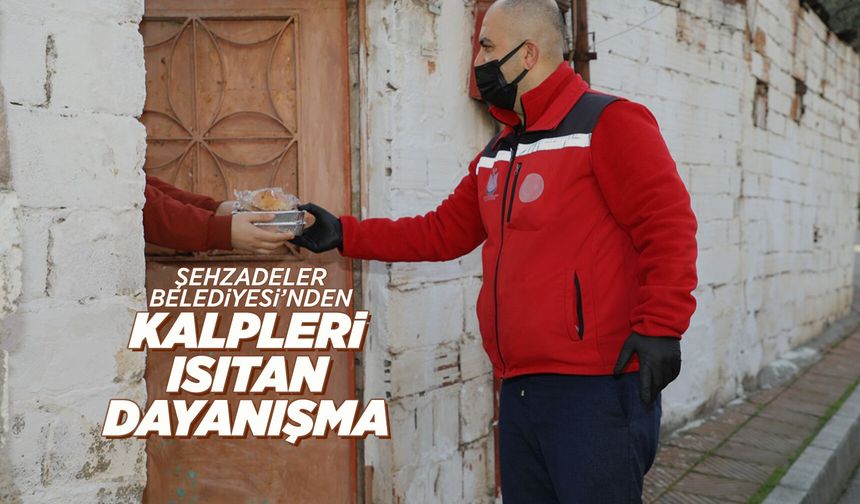 Şehzadeler Belediyesi’nden yüzlerce haneye sıcak yemek