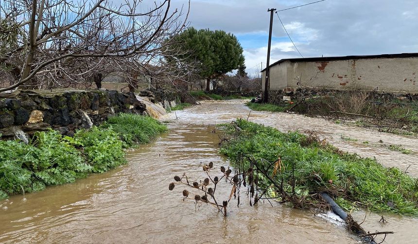 Şiddetli yağışlar Kula’da taşkınlara sebep oldu