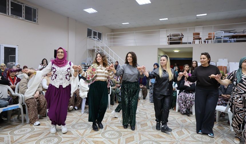 Manisa'daki şalvar gecesi büyük ilgi gördü