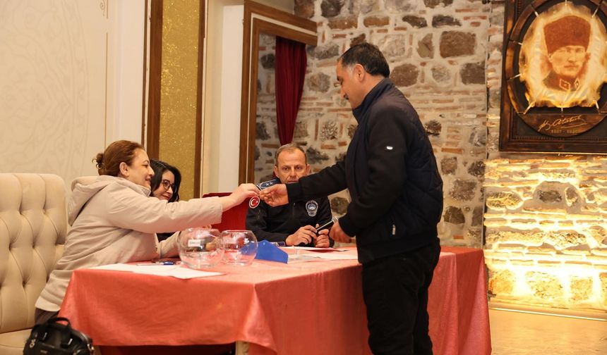 Şehzadeler’de pazarcılar için kura çekimi yapıldı