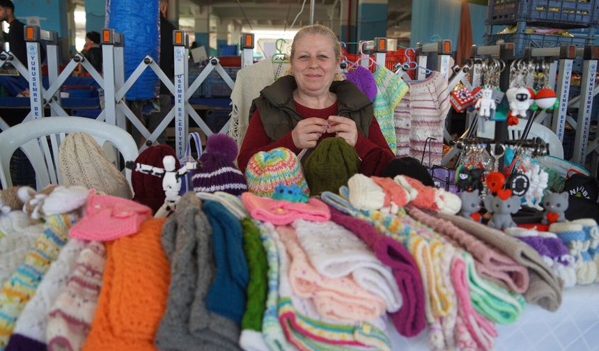 Yunusemreli kadınlar el emeklerini üretip satıyor