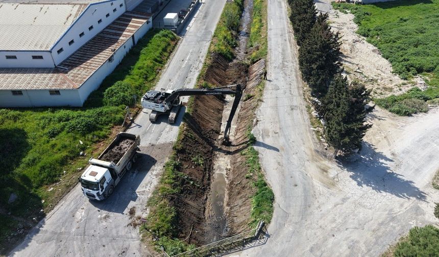 Akhisar’da 5 kilometrelik dere hattı temizleniyor