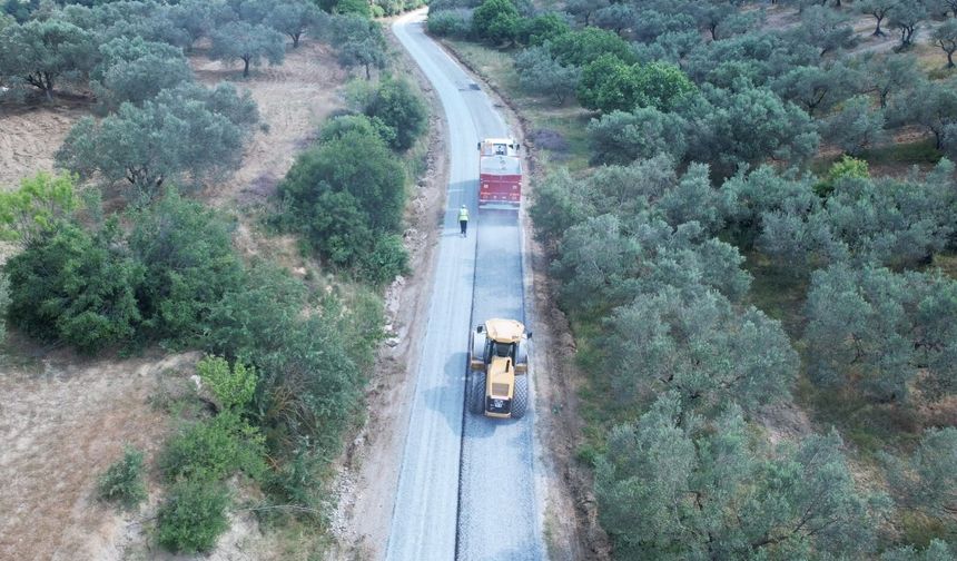 Manisa'da iki köy birbirine asfalt yolla bağlanıyor