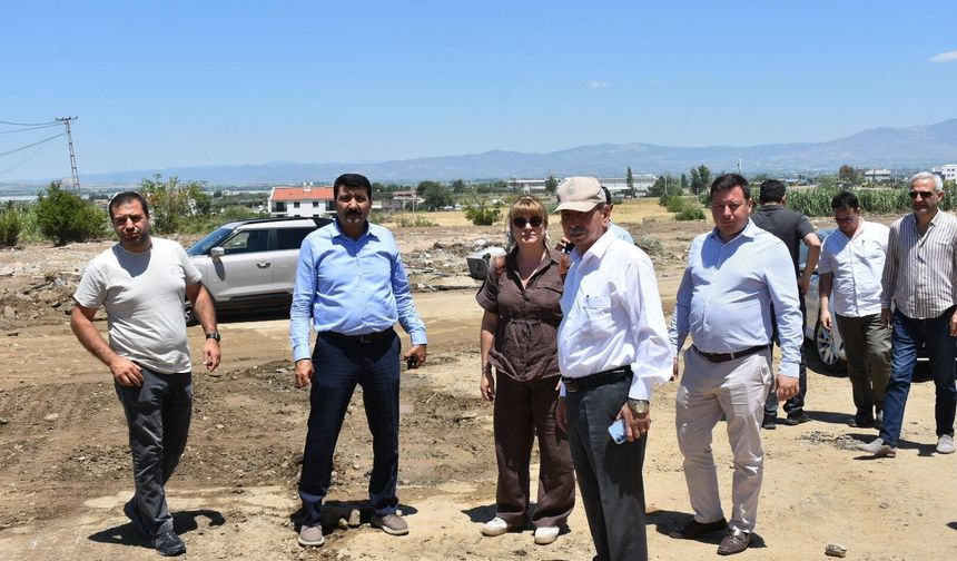Manisa Büyükşehir Belediyesi Salihli'de yaraları sarıyor
