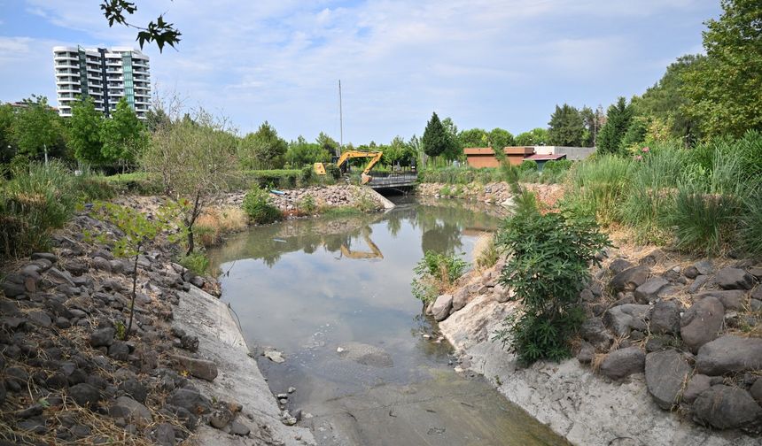 Manisa'nın derelerinde koku ve kirliliğe karşı temizlik