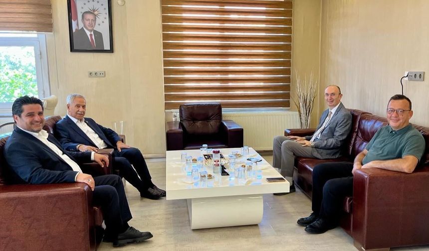 Bülent Arınç'tan Şehzadeler'in yeni kaymakamına ziyaret