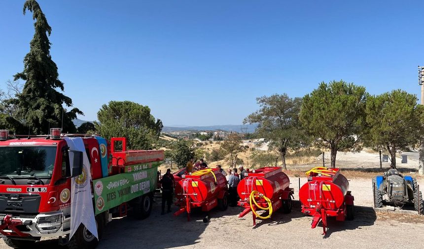 Demirci'ye yangın söndürme tankerleri teslim edildi