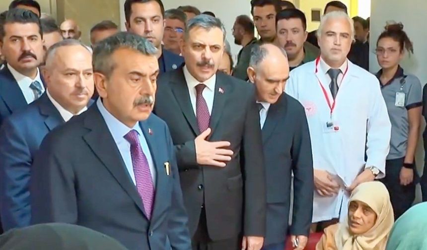 Milli Eğitim ve İçişleri Bakanı yaralı öğrencileri ziyaret etti