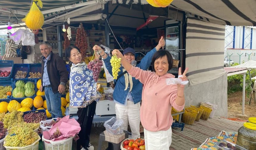 Venezuelalı turistler Manisa üzümüne bayıldı