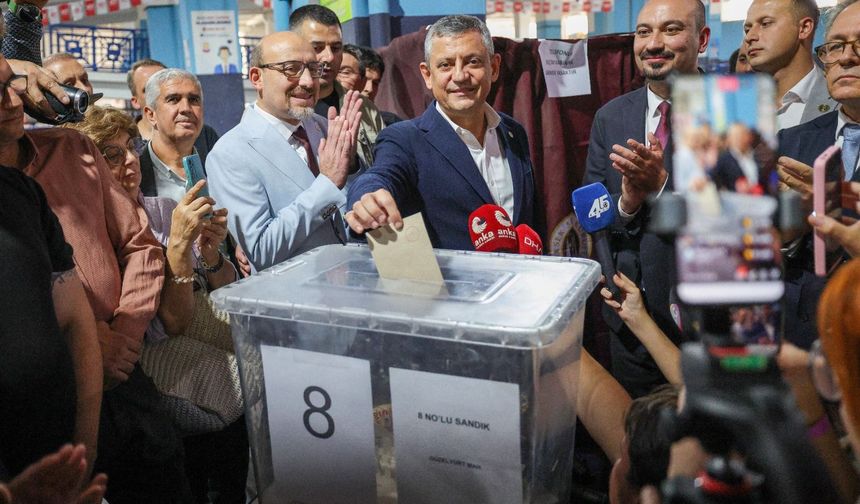 Özgür Özel Manisa'da oy kullandı