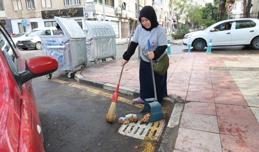 Şehzadeler Belediyesi ekiplerinden yağmur mesaisi
