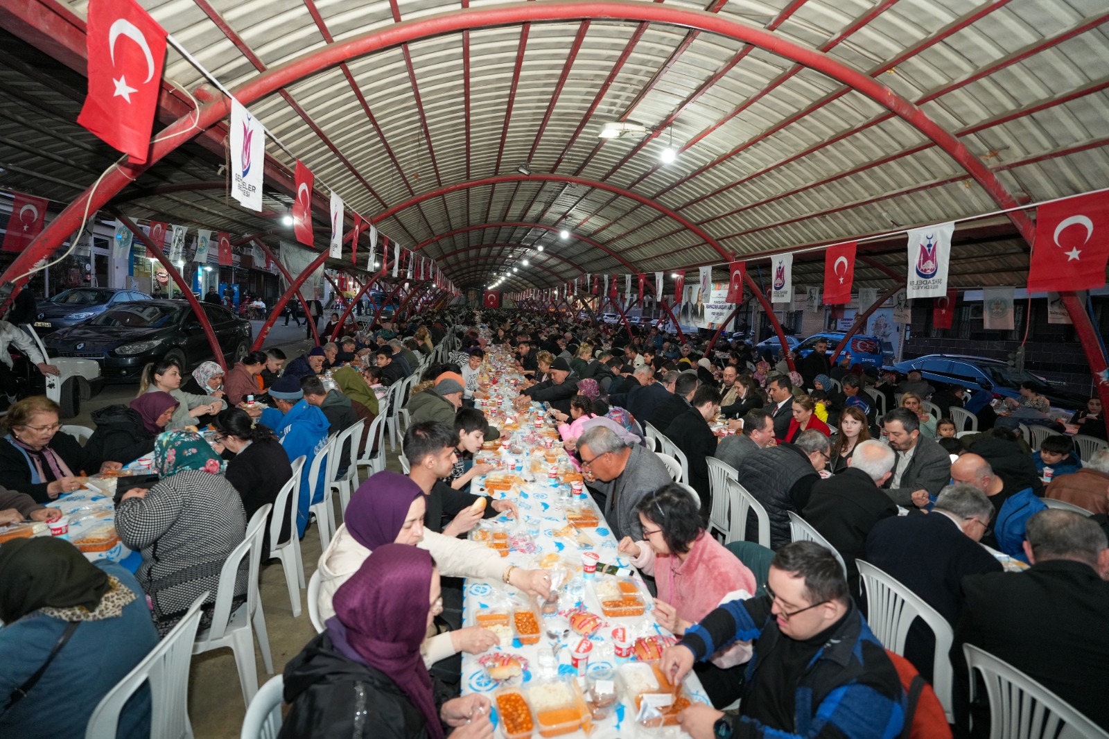 Büyükşehir’in İftar Sofrası Alaybey’de Kuruldu (5)