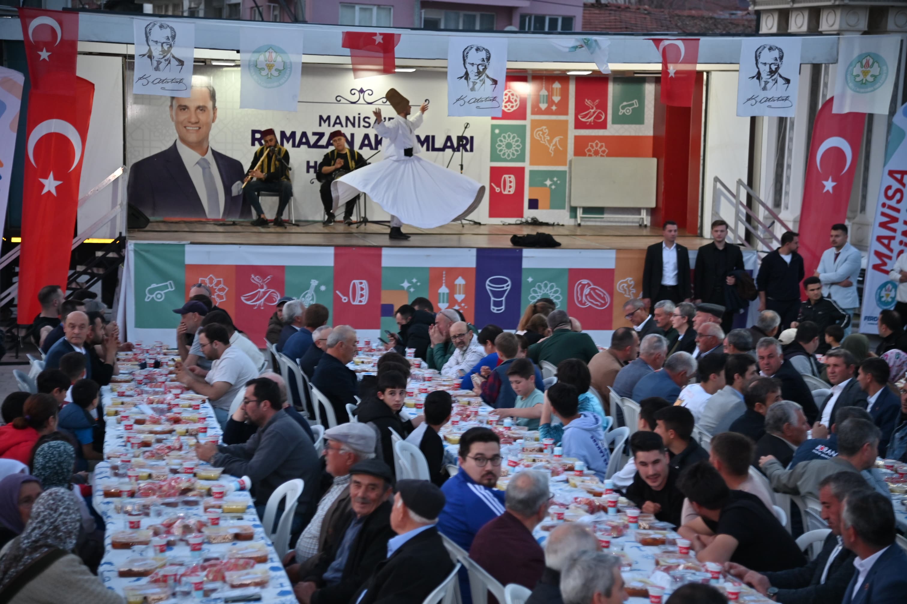 Selendi’de Ramazan’ın Bereketi Büyükşehir’in Iftar Sofrasında Paylaşıldı (2)